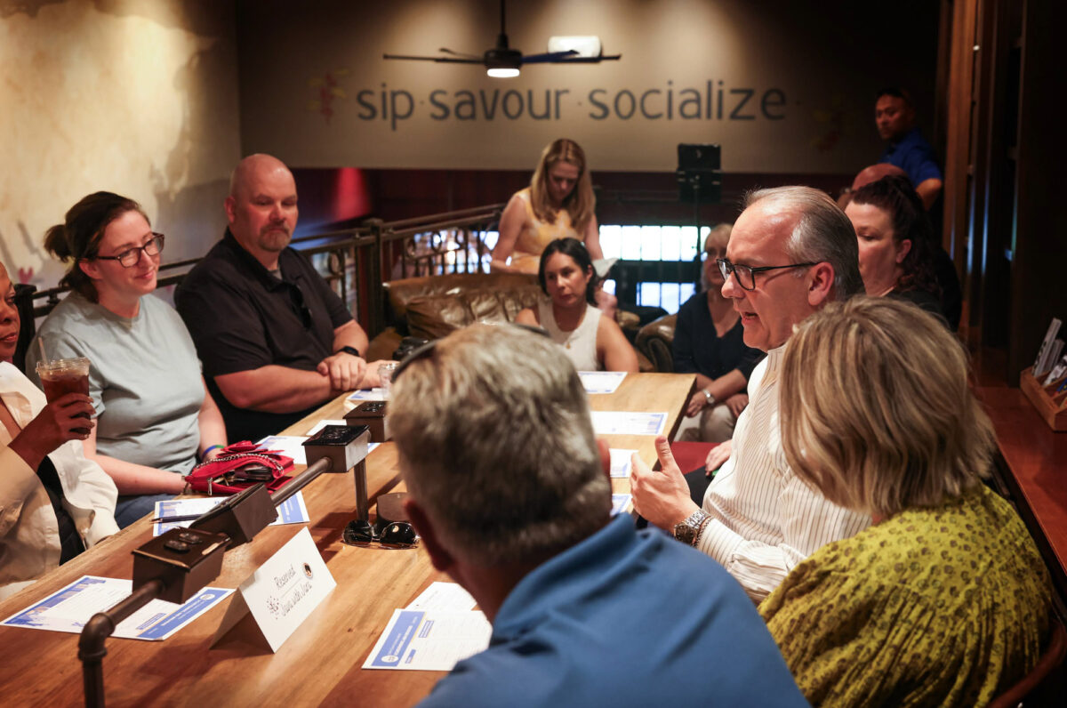 Clark County School District Superintendent Jesus Jara Java meets with parents during Java with Jara event at  Sambalatte coffee shop on Tuesday, July 18, 2023. (Jeff Scheid/The Nevada Independent)